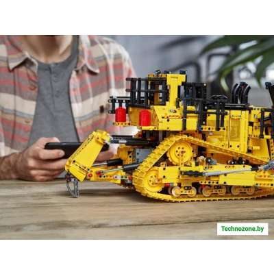 Конструктор LEGO Technic 42131 Бульдозер Cat D11 на пульте управления